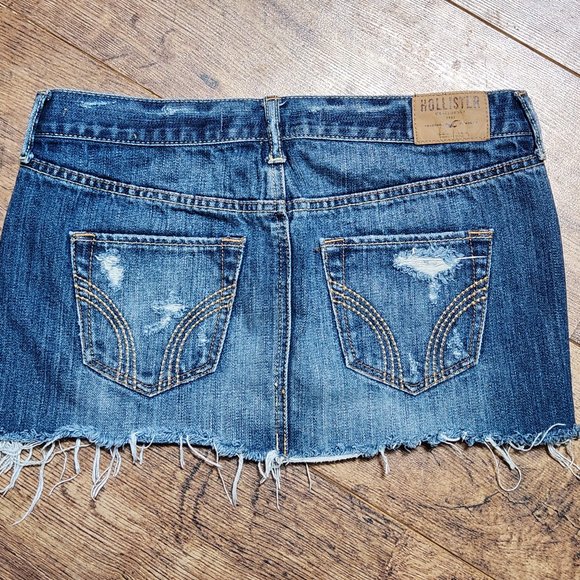 HOLLISTER Women's Distressed Denim Jean Mini Skirt - Sz 1 - Picture 2 of 3
